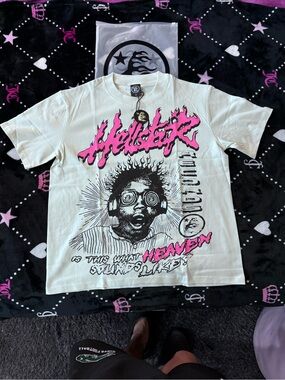 Graphic Short Sleeve Tee in Off-White with Pink Accents